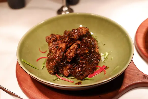 İmza: Baharatlı Kara Sos Tavuk