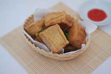 Kızarmış Tofu Yığını Yemeye Hazır