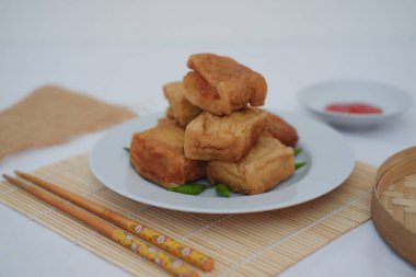 Altın Kızarmış Tofu Endonezya usulü lezzetli bir çerez.
