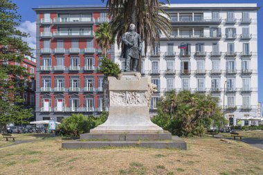 Napoli, İtalya Piazza Vittoria üzerinde Giovanni Nicotera heykeli