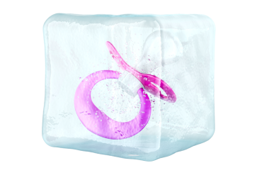 Buz küpünde dondurulmuş bebek emziği, şeffaf arkaplanda 3 boyutlu görüntüleme