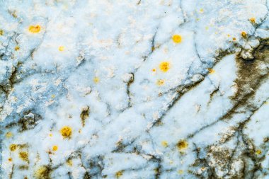 Mineral lekeli eskimiş mermer yüzey