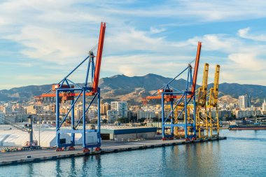 Malaga Limanı 'nda endüstriyel yükleme terminali. Depolama Siloları ve Taşıyıcı Sistemi