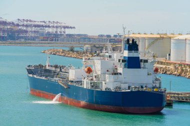 Moll de lEnergia, Barcelona Endüstriyel Liman Bölgesi 'ne yanaştı