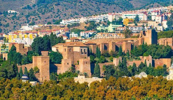 İspanya, Malaga 'daki Alcazaba Kalesi. Hillside 'da Tarihsel Mağripli Mimari