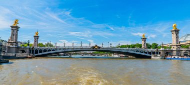 Fransa, Paris 'teki Seine Nehri üzerindeki Pont Alexandre 3 Köprüsü