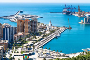 Malaga Limanı ve Deniz fenerinin hava görüntüsü