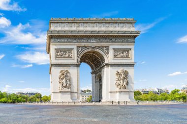 Güneşli bir günde Paris 'te Zafer Takı