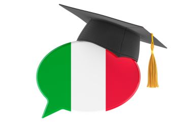 Mezuniyet şapkalı İtalyan bayrağı konuşma balonu, dil öğrenme konsepti. Şeffaf arkaplanda 3B görüntüleme izole edildi