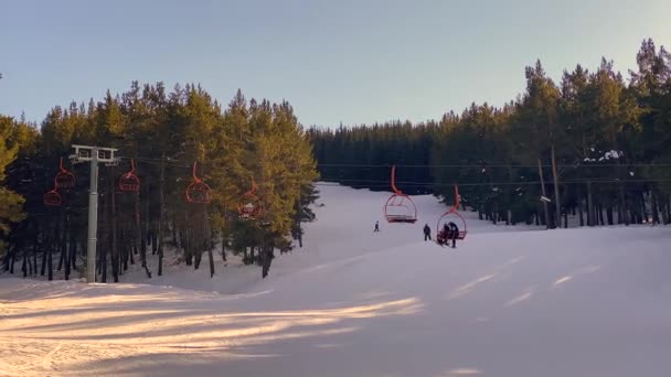 Downhill Skier Rides Snow White Slope People Skiing Snowboarding Karakol — Stockvideo