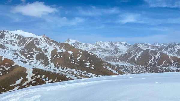 Bela Vista Dos Picos Montanha Cobertos Neve Natureza Incrível Quirguizistão — Fotografia de Stock