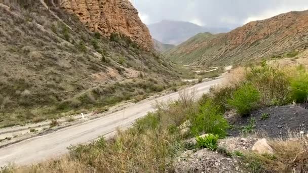 Malebný Výhled Hadovité Horské Cesty Úžasná Příroda Kyrgyzstánu Krásná Horská — Stock video