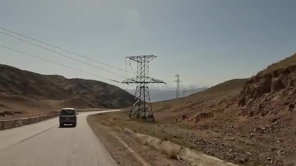 Prachtig Woestijnberglandschap Een Spannend Avontuur Reizen Minibusje Kirgizië Uitzicht Bergen — Stockvideo