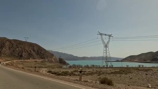 Pohled Okna Auta Modré Horské Jezero Cestování Autem Kyrgyzstánu Hory — Stock video