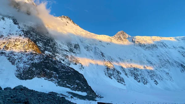 Escalando Monte Belukha Puesta Sol Las Montañas Altai Pared Akkema — Foto de Stock