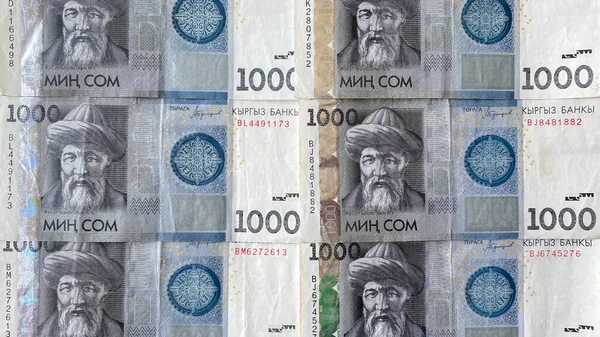 現在のキルギスの資金 作家のユスフ バラサグニの肖像画を持つ1000のいくつかの現金紙幣 金融ビジネスの背景コンセプト キルギスの通貨の背景 — ストック写真