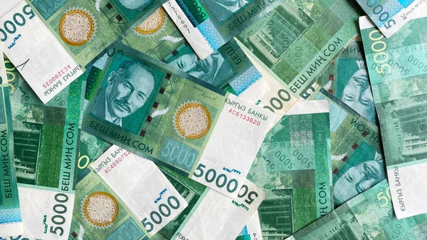 Kirgiz Bankjegyek 5000 Som Ban Pénz Zöld Háttere Kirgizisztán Készpénzbankjegyei — Stock Fotó