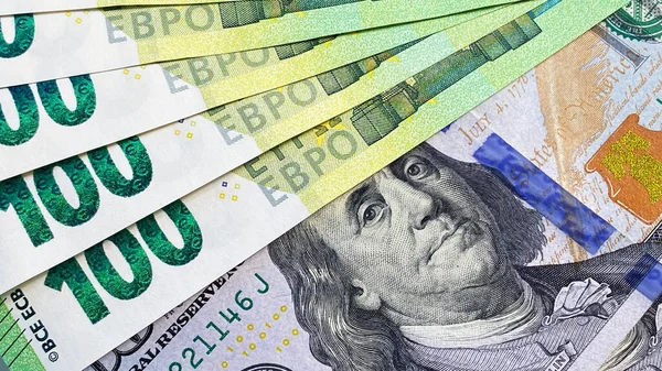 Wymiana Walut 100 Euro 100 Dolarów Banknoty Gotówkowe Sto Euro — Zdjęcie stockowe
