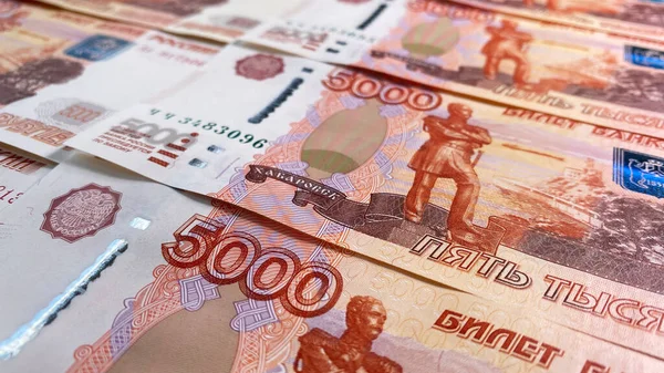 5千ルーブル キャッシュ キャッシュルーブルノートの背景 5000ルーブルの紙幣 ロシアの通貨 お金の背景について ビジネスファイナンスの背景 — ストック写真
