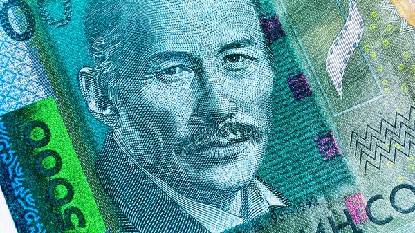 キルギス ソビエトの俳優スイメンスク チョコモロフの肖像画を5000のSom法案にまとめました キルギスの通貨 キルギスの現金紙幣 ビジネス キルギスのお金の背景 — ストック写真