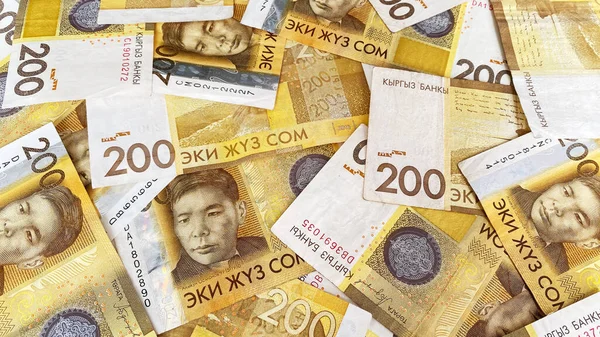 200 ドル紙幣について 黄色いキルギスのお金の背景 キルギスの現金請求書 キルギスの通貨 たった200人 ビジネス — ストック写真