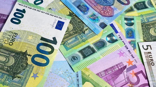 Notas 500 100 Euros Estão Cima Mesa Fundo Cor Dinheiro — Fotografia de Stock