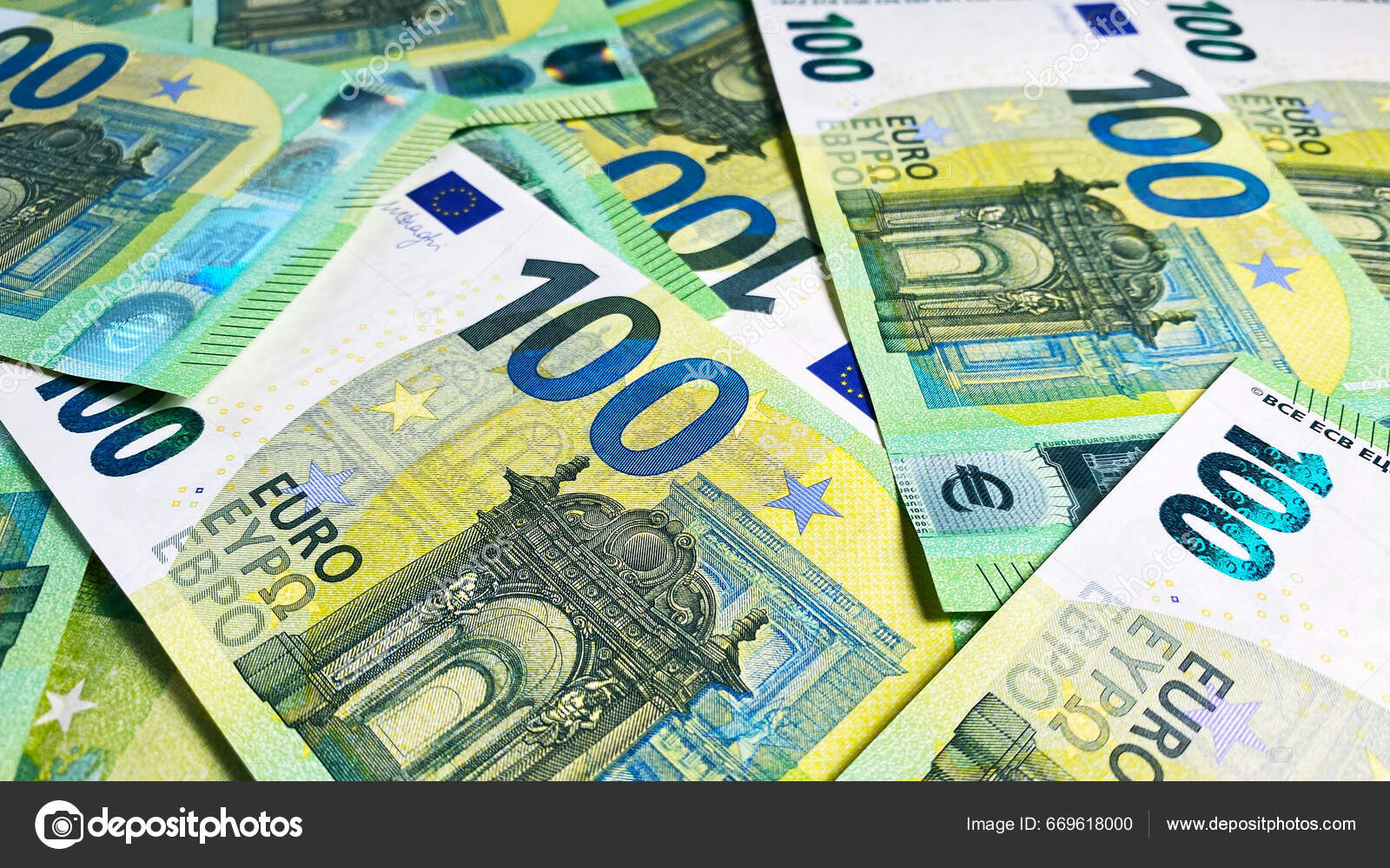 欧元现钞的背景一百欧元经济和金融看到分散的100欧元钞票现金现钞欧洲货币欧洲联盟的单一货币—— 库存社论照片© chekat #669618000