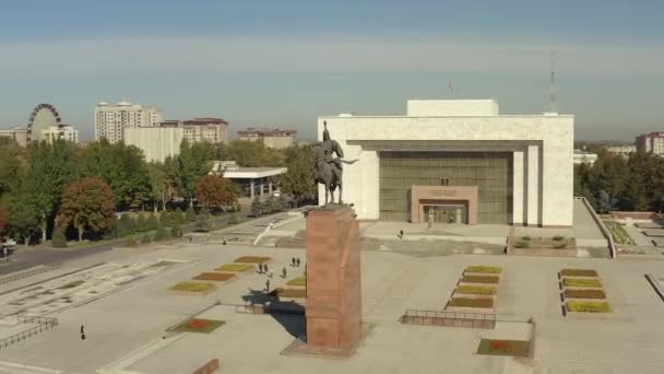 View Figure Hero Manas Riding Horse Ala Too Square Bishkek — Stock Video