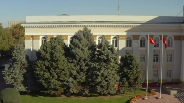 Vista Aérea Fachada Casa Gobierno República Kirguisa Hermoso Edificio Con — Vídeo de stock