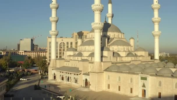 Ρεπουμπλικανικό Κεντρικό Τζαμί Πήρε Όνομά Του Από Τον Ιμάμη Σαράτσι — Αρχείο Βίντεο