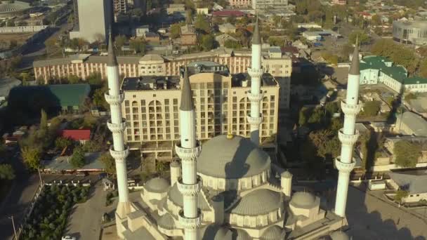 イマーム サラッシにちなんで名付けられた中央モスクのトップダウンビュー 中央アジア最大のイスラム宗教建築 ビシュケクの主な魅力 — ストック動画