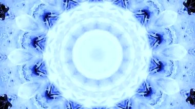 Buzlu kaleydoskopik dairesel desen. Siyah arka planda bulanık mavi bir mandala çiçeği. Fantezi ve manyetizma. Dolunay kavramı. Tuhaf Düş Yakalayıcı