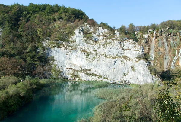 Plitvice Gölleri Ulusal Parkı Ndaki Hırvatistan Ahşap Patika Şelaleler Boyunca — Stok fotoğraf