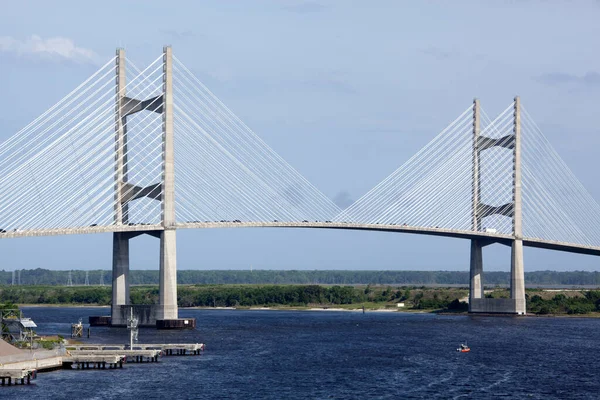 Widok Dużego Mostu Kablowego Nad Rzeką Johns Jacksonville Floryda — Zdjęcie stockowe