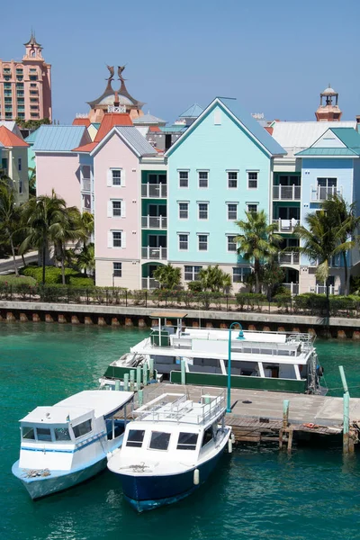 Vista Del Edificio Residencial Paradise Island Los Barcos Taxi Acuático — Foto de Stock
