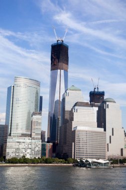 Aşağı Manhattan 'ın modern ufuk çizgisi ve resim gibi bir gökyüzü (New York City)).