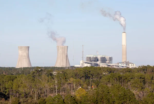 Fumaça Está Saindo Grandes Chaminés Local Energia Energia Cidade Jacksonville — Fotografia de Stock