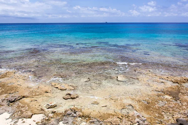 Malowniczy Widok Skalistą Plażę Turkusowe Wody Koloru Mieście San Miguel — Zdjęcie stockowe