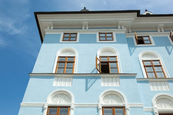 Vista Una Casa Storica Con Cielo Blu Sullo Sfondo Nel — Foto Stock
