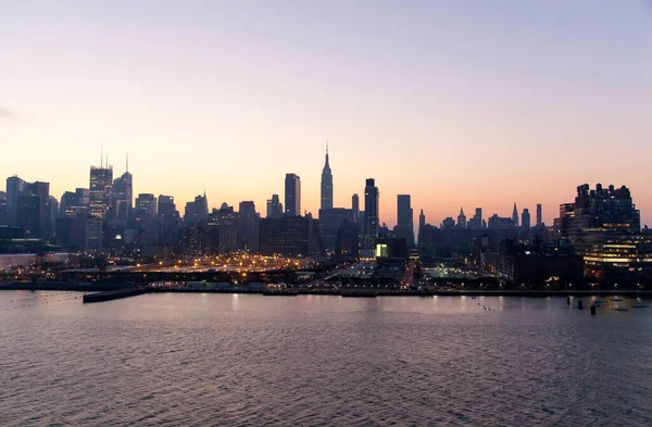 Skyline Manhattan Och Orange Färg Hudson River Före Soluppgången New — Stockfoto