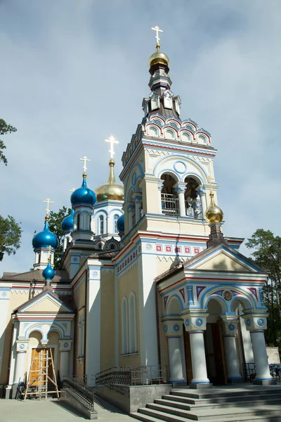 Kolorowa Cerkiew Iglesia Nuestra Senora Kazan Kurorcie Jurmala Łotwa — Zdjęcie stockowe