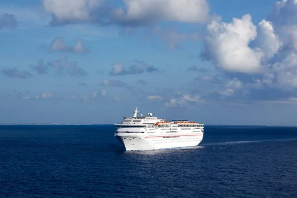 Morning View Cruise Ship Arriving Cozumel Resort Island Mexico — Stock Photo, Image