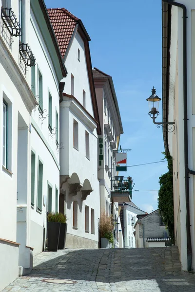 Pohled Úzkou Dlážděnou Ulici Staré Domy Turistickém Městečku Melk Rakousko — Stock fotografie