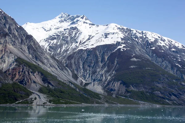 Springtime View Snowy Tall Mountain Icy Water Glacier Bay National — Stock Photo, Image