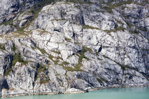 Riva Rocciosa Ripida Acqua Colore Turchese Nel Parco Nazionale Glacier — Foto Stock