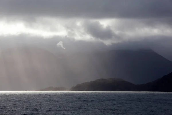 Morning View Cloudy Mountainous Coastline Sunlight Pouring Fiordland National Park — Stock Photo, Image