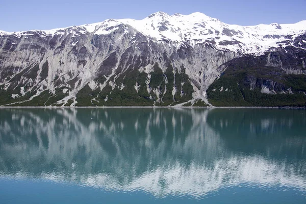 Springtime View Snowy Mountains Calm Waters Reflections Glacier Bay National — Stock Photo, Image
