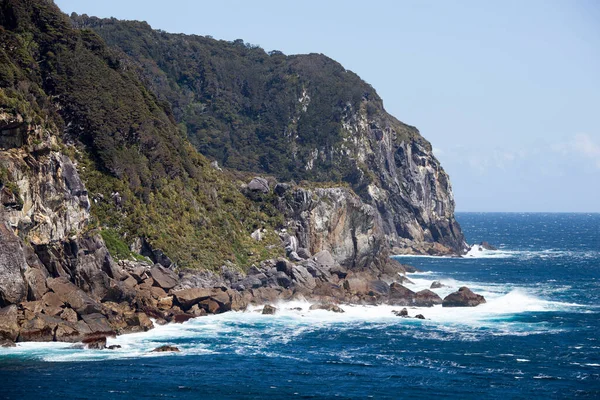 Vista Panorâmica Oceano Ondulado Penhasco Rochoso Íngreme Entrada Parque Nacional — Fotografia de Stock