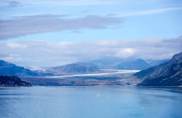 氷河湾国立公園 アラスカ州 の端に黒い色になっている古い氷河の景色 — ストック写真