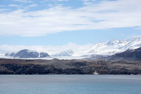 氷河湾国立公園の夏の古い黒い色の氷河の風景の景色 アラスカ — ストック写真